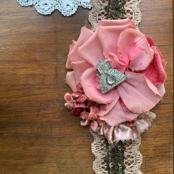 Handmade art deco - pink headband with antique flowers - Picture 3 of 7